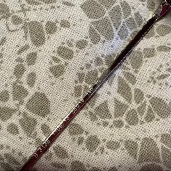 Authentic New Burberry sunglasses. - Picture 4 of 5